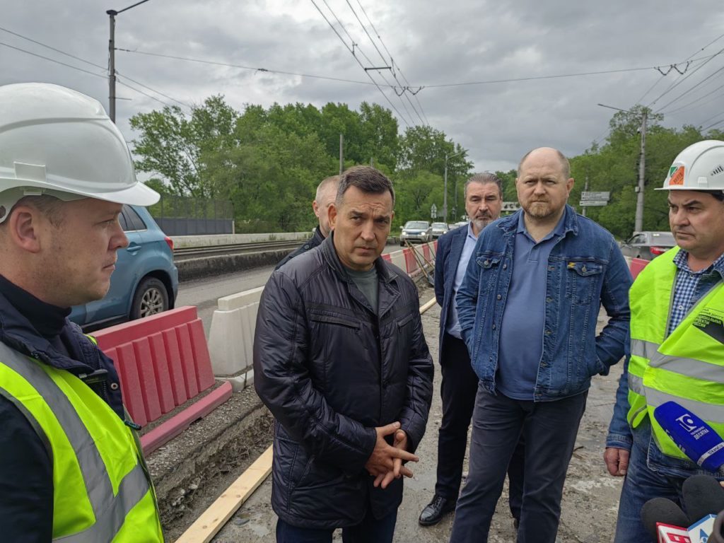 Мэр Новокузнецка пригрозил штрафами подрядчику, который работает на Запсибовском мосту