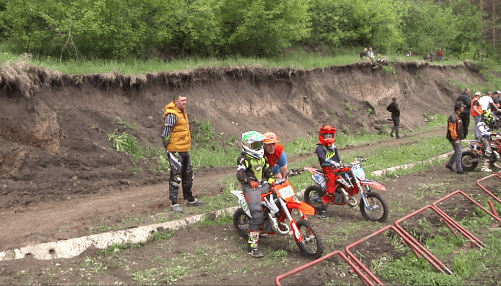 В Новокузнецке состоялись соревнования по мотокроссу