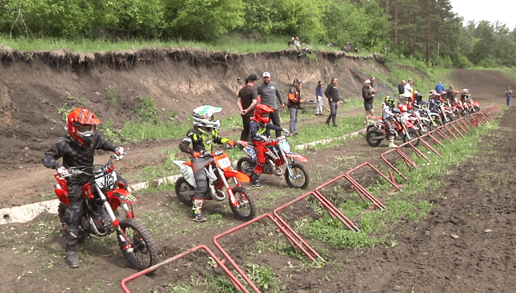 В Новокузнецке состоялись соревнования по мотокроссу