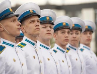Илья Середюк поздравил выпускников Президентского кадетского училища