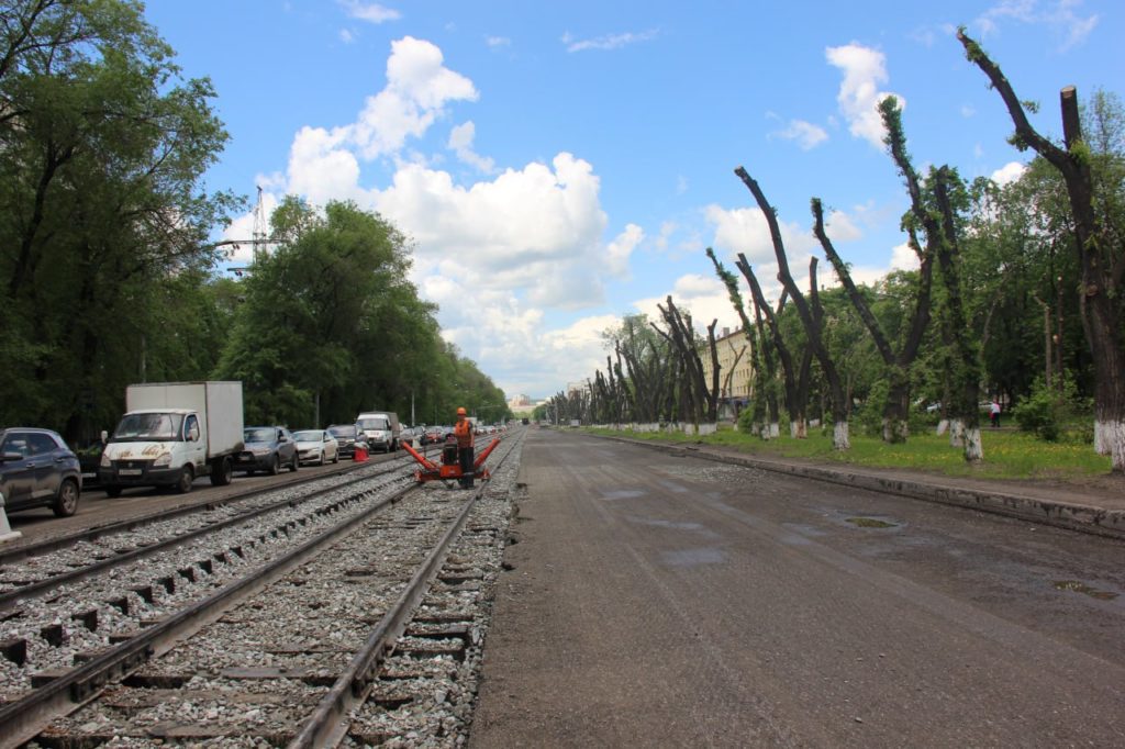ЕВРАЗ ЗСМК поставил рельсы для ремонта трамвайных путей на одной из главных магистралей Новокузнецка