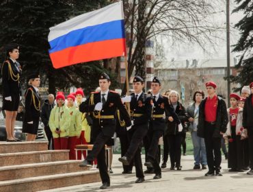 Кузбасские школьники и студенты участвуют во всероссийской акции «Линейка памяти»