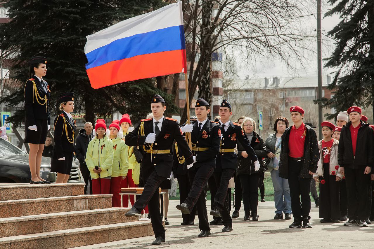 Кузбасские школьники и студенты участвуют во всероссийской акции «Линейка памяти»