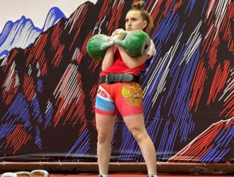 Три золота завоевала спортсменка из Кузбасса на чемпионате Азии по гиревому спорту