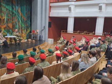 Новокузнецкие школьники встретились с героем СВО