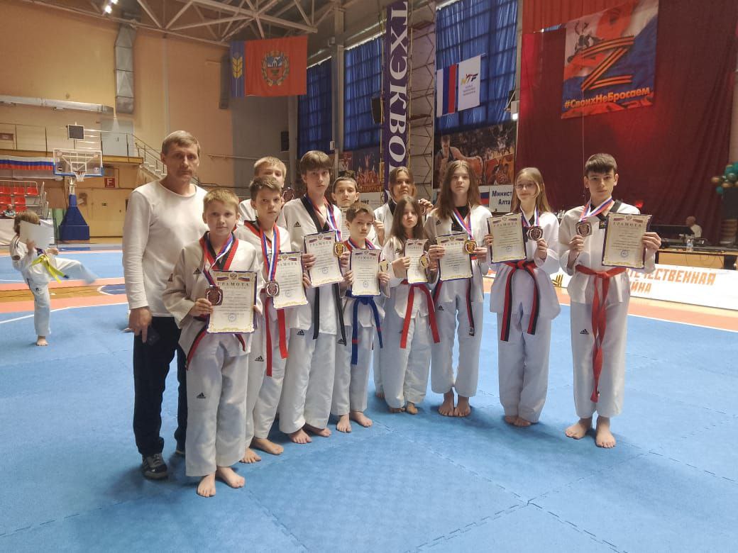 Юные тхэквондисты Новокузнецка завоевали 12 медалей на «Кубке Звёзд»