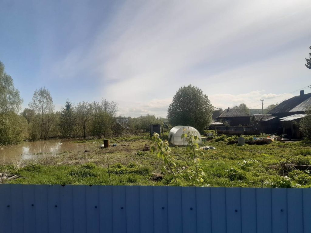 Верхняя Терсь и Томь подтопили огороды в посёлке Новокузнецкого округа