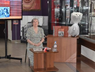 В Новокузнецке презентовали второе издание книги «Женщины Кузнецкстроя»