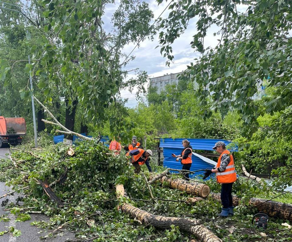 Без электричества в Новокузнецке до сих пор более полутора тысяч домов