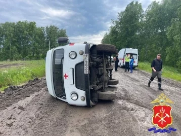 Машина скорой помощи попала в аварию в Кузбассе