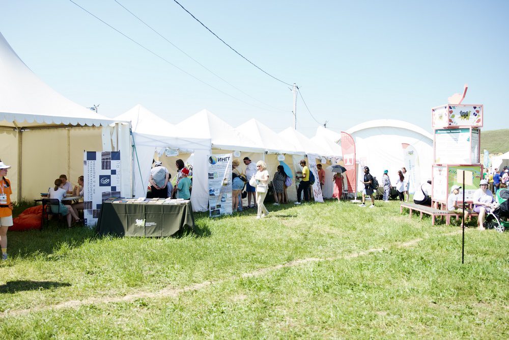 Более тысячи молодых кузбассовцев посетили «Динотерру» в шестой день фестиваля