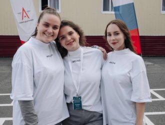 Патриотический лагерь Ямала принимает бойцов студенческих отрядов Кузбасса на работу