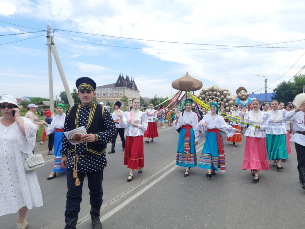 В Мариинске проходит фестиваль «День сибирского купечества»