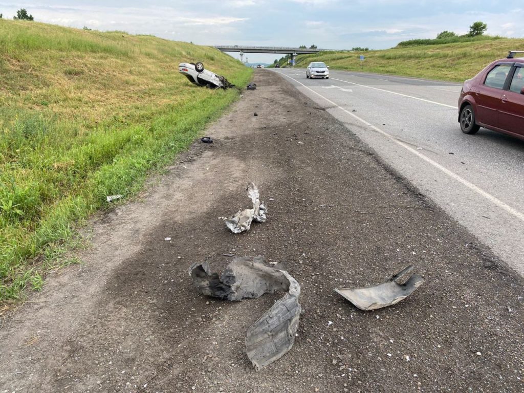 В Кузбассе произошла серьёзная авария, в которой пострадали двое взрослых и двое детей
