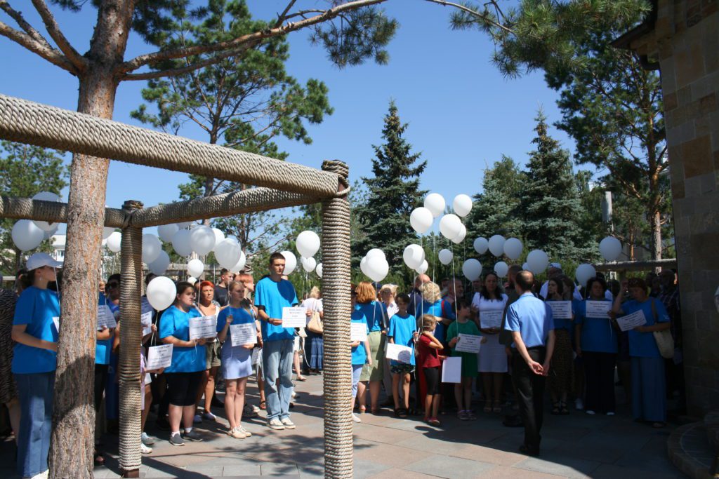 В Кемерове прошла акция в память о детях-жертвах войны в Донбассе (фоторепортаж)