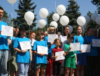 В Кемерове прошла акция в память о детях-жертвах войны в Донбассе (фоторепортаж)