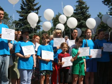 В Кемерове прошла акция в память о детях-жертвах войны в Донбассе (фоторепортаж)