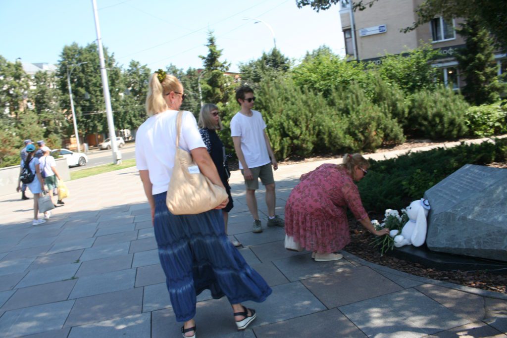 В Кемерове прошла акция в память о детях-жертвах войны в Донбассе (фоторепортаж)