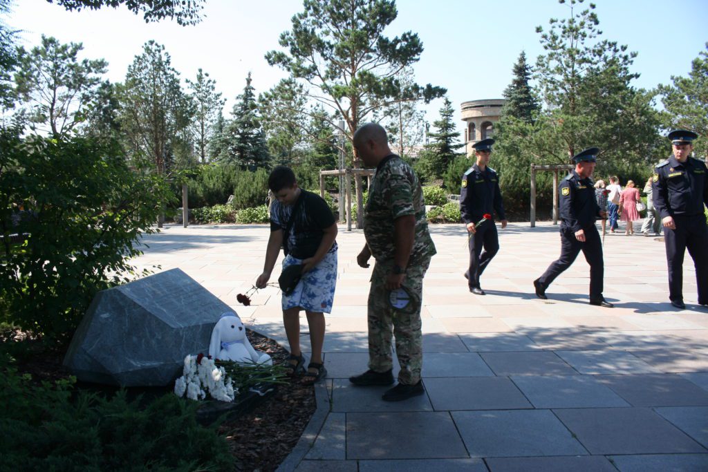 В Кемерове прошла акция в память о детях-жертвах войны в Донбассе (фоторепортаж)