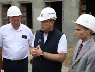 Илья Середюк рассказал о ремонте поликлиники в Анжеро-Судженске