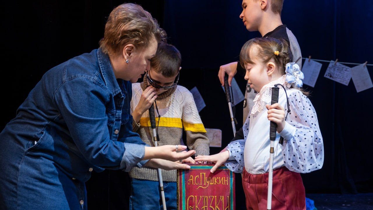Новокузнецкий театр кукол получил грант на развитие тифлокомментирования спектаклей