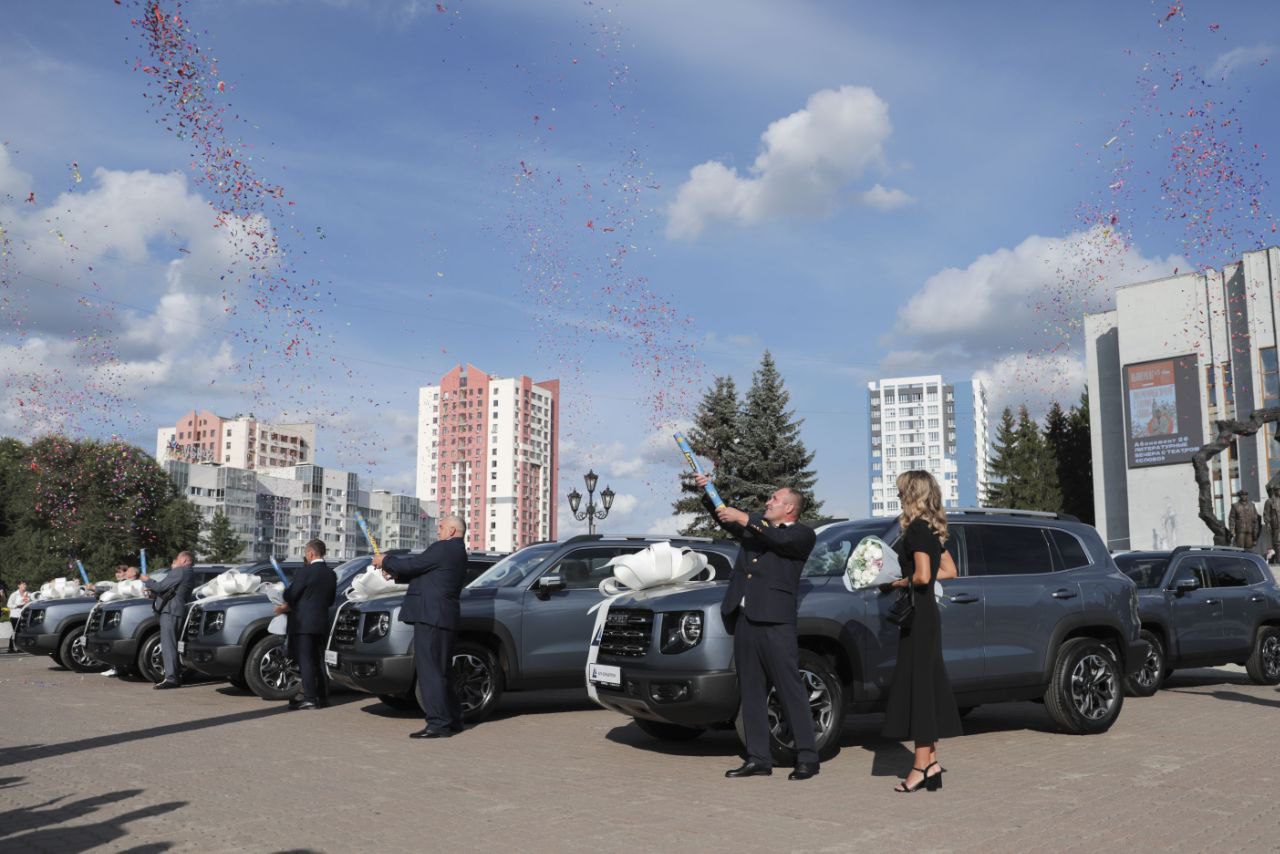 Более 600 горняков УК «Кузбассразрезуголь» получили награды и ценные подарки ко Дню шахтера