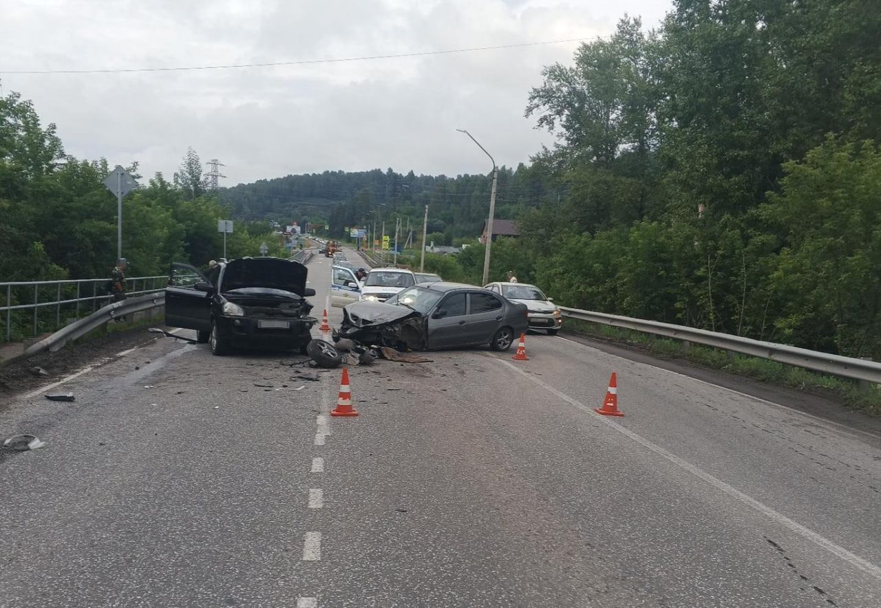 В Новокузнецком округе произошло серьёзное ДТП, в машинах были дети