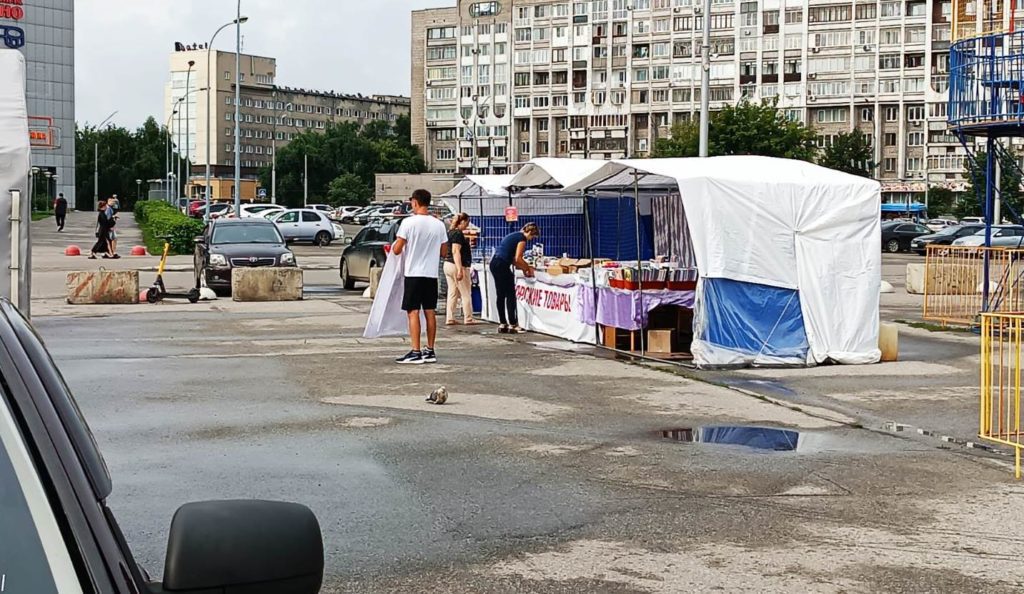 В Новокузнецке на площади торжеств развернулась школьная ярмарка