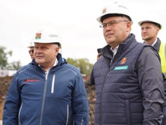Илья Середюк посетил стройку первого дома в зоне реновации