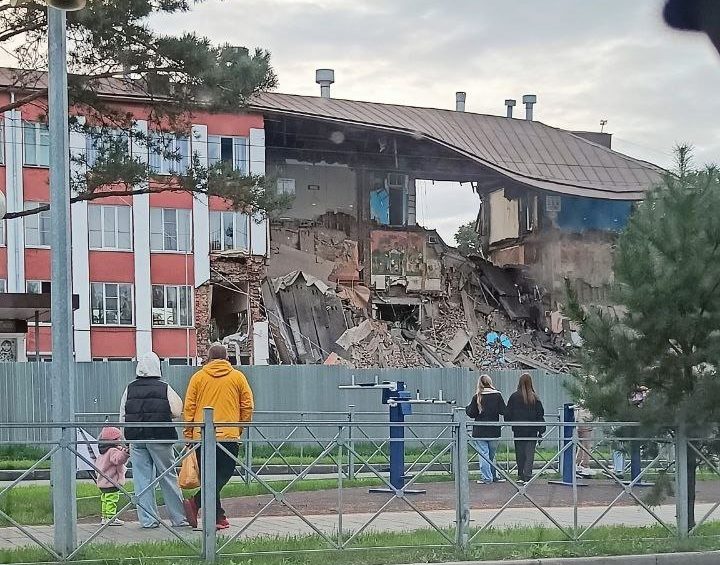 В Белово начали сносить дворец творчества