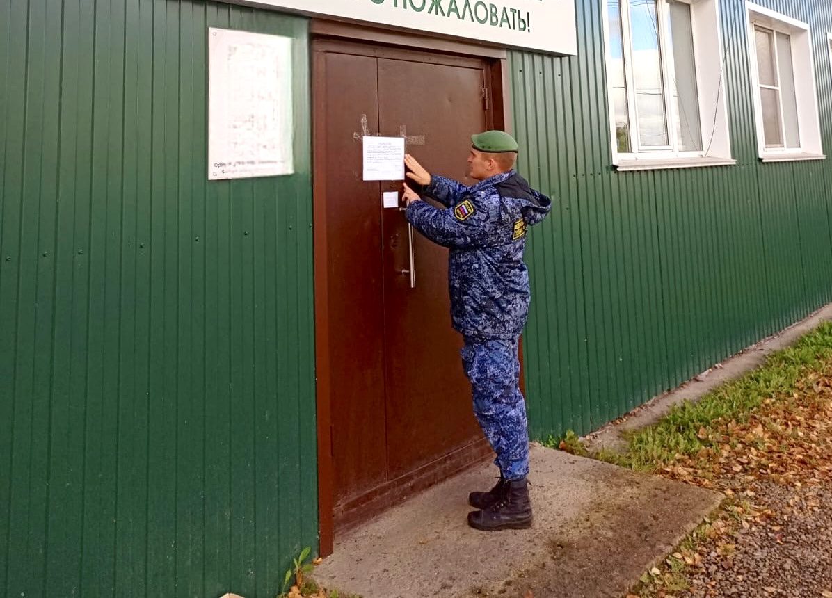 Судебные приставы закрыли в пгт Яя кафе, сулившее опасность для посетителей