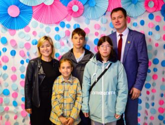 В Новокузнецке многодетная семья проголосовала на выборах губернатора