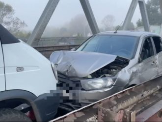 Восемь автомобилей столкнулись в Новокузнецке на Байдаевском мосту