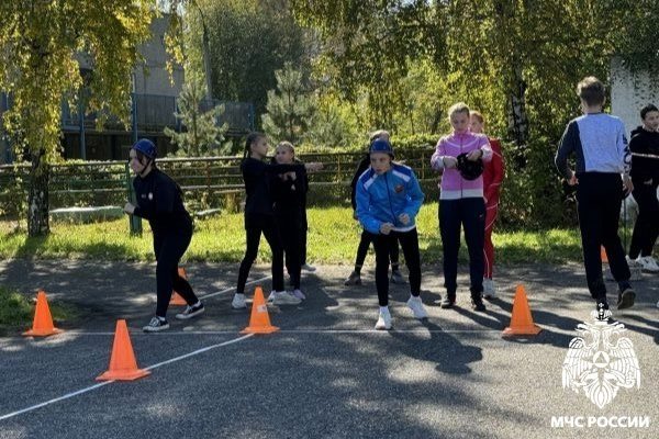 В Новокузнецке прошли соревнования среди школьников по пожарно-спасательному спорту