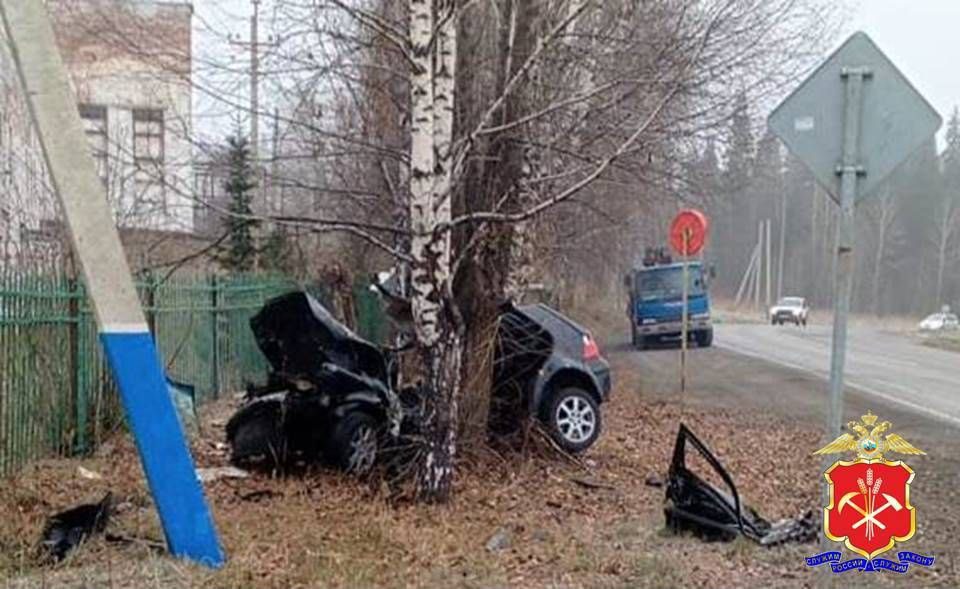 В Березовском произошла страшная авария, водитель погиб на месте