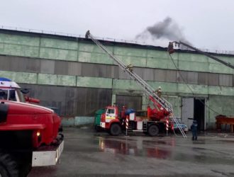 В Березовском округе пожар охватил здание на 1 000 квадратных метров