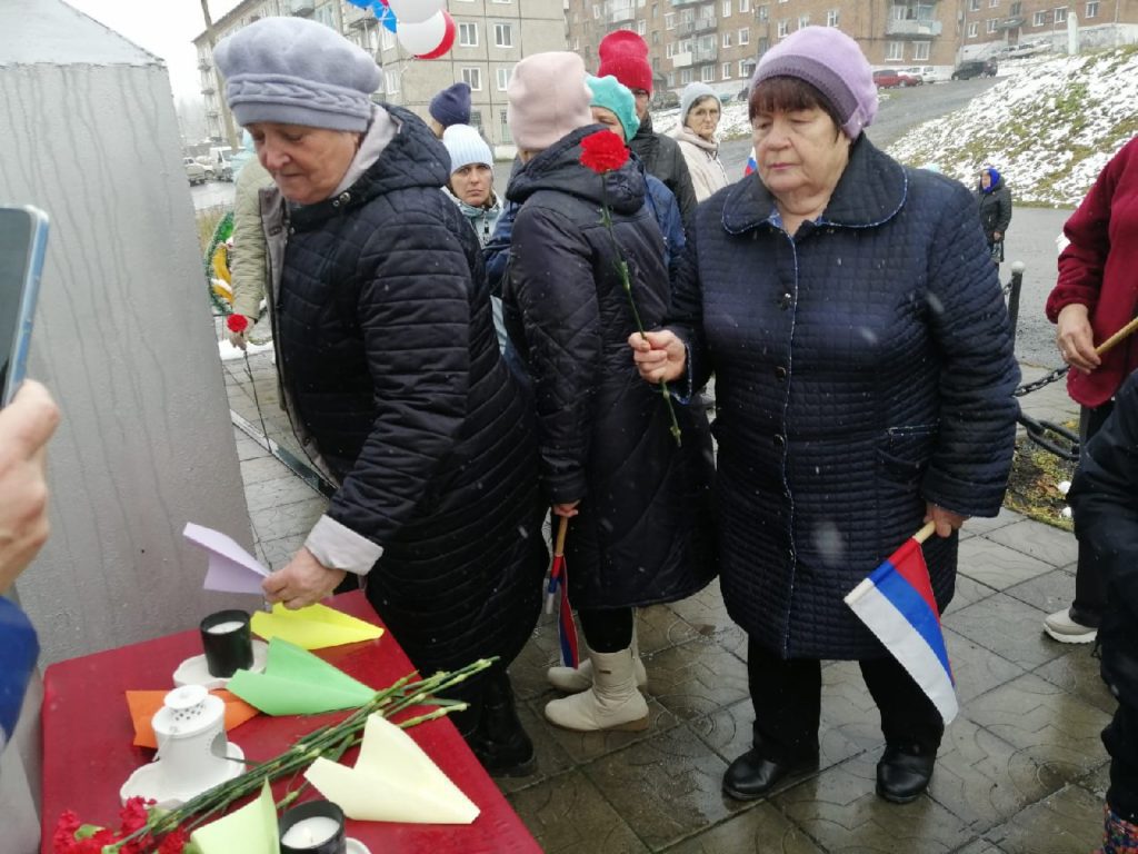 В пгт Белогорск Тисульского округа прошёл памятный митинг в 72-ую годовщину крушения самолёта и гибели его экипажа