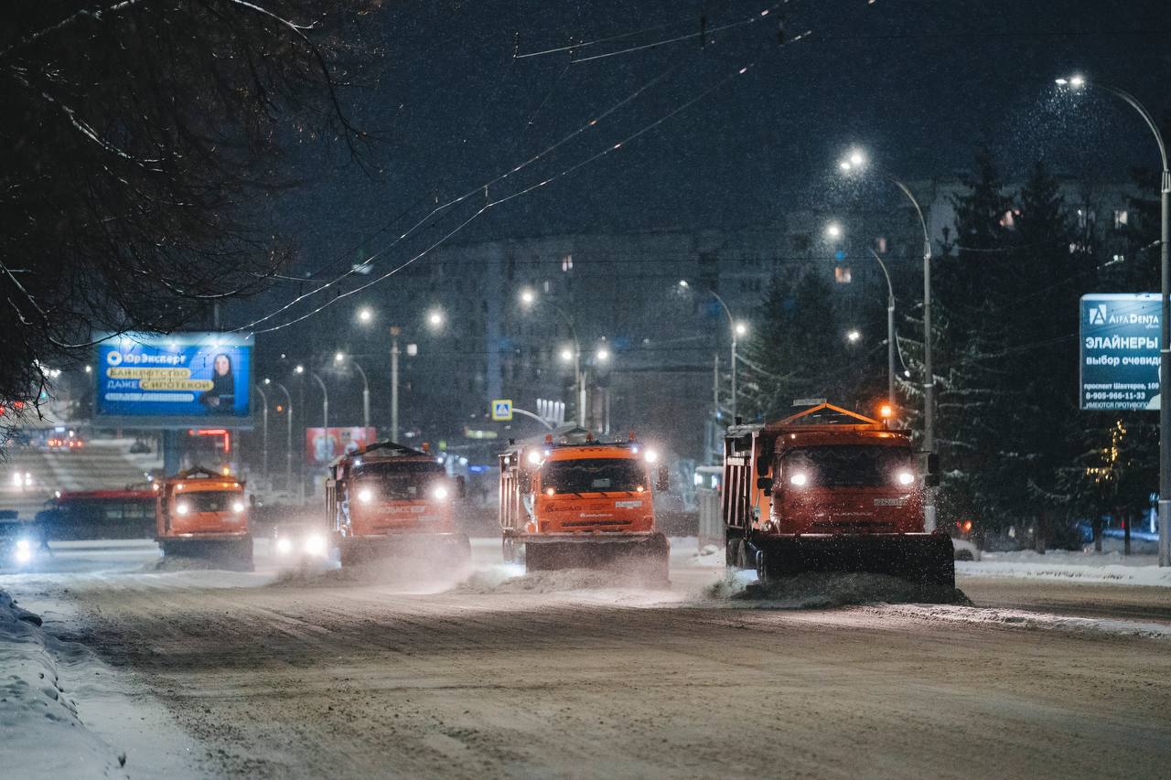 Мэр Кемерова попросил автомобилистов не мешать уборке снега