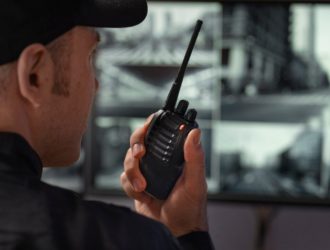 Росстандарт обяжет школьных охранников носить оружие и бронежилеты