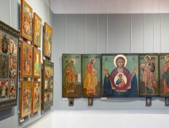 Графика, живопись, икона: в Новокузнецке открыли выставку произведений семьи Ключниковых