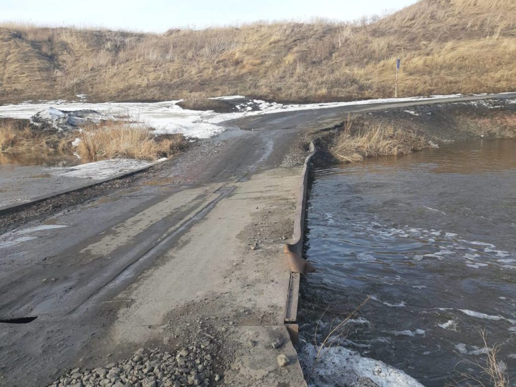 В Новокузнецком районе построили мост через Ускат после вмешательства прокуратуры