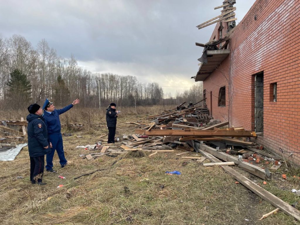 В Кемерове из-за обрушения кровли пострадал рабочий