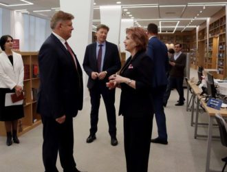 Анатолий Серышев посетил Государственную публичную научно-техническую библиотеку Сибирского отделения РАН