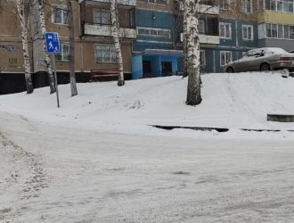Катились прямо под колеса: в Новокузнецке ликвидировали опасную горку