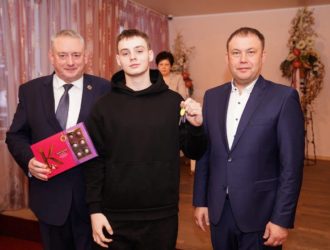 В Осинниках 62 семьи отметили новоселье