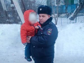 В Новокузнецке полиция смогла вернуть родителям двух детей, благодаря неравнодушной женщине