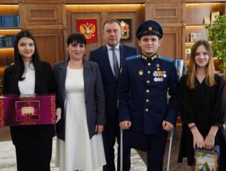 Илья Середюк встретился с Героем России Алексеем Асылхановым