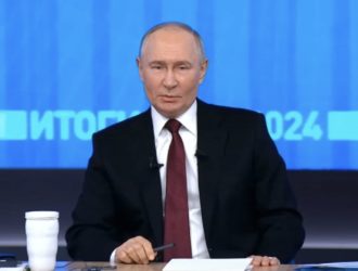 Владимир Путин завершил прямую линию