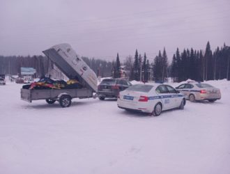 В Шерегеше водители снегоходов катались по горнолыжным трассам