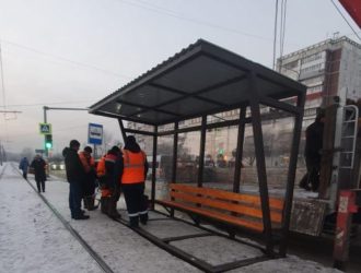 В Новокузнецке начали установку новых трамвайных павильонов
